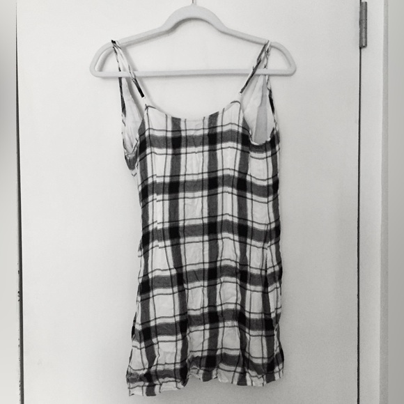 🚨4/$10🚨 The Impeccable Pig “That's A Wrap Dress” - Picture 3 of 8